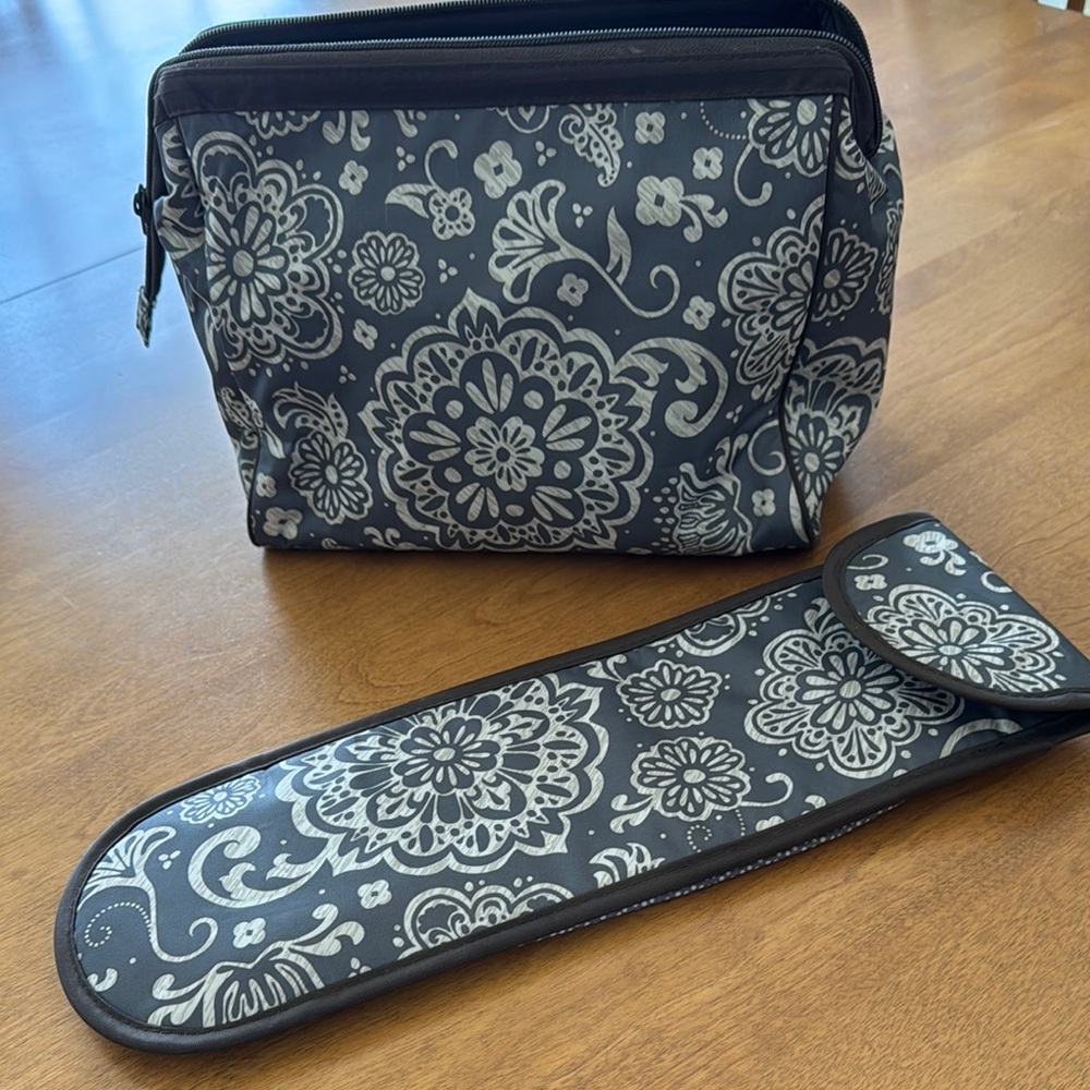 Floral Patterned Cosmetic Bag and Case
Bag 10 x 6 x 8”
Case 14.5 x 5